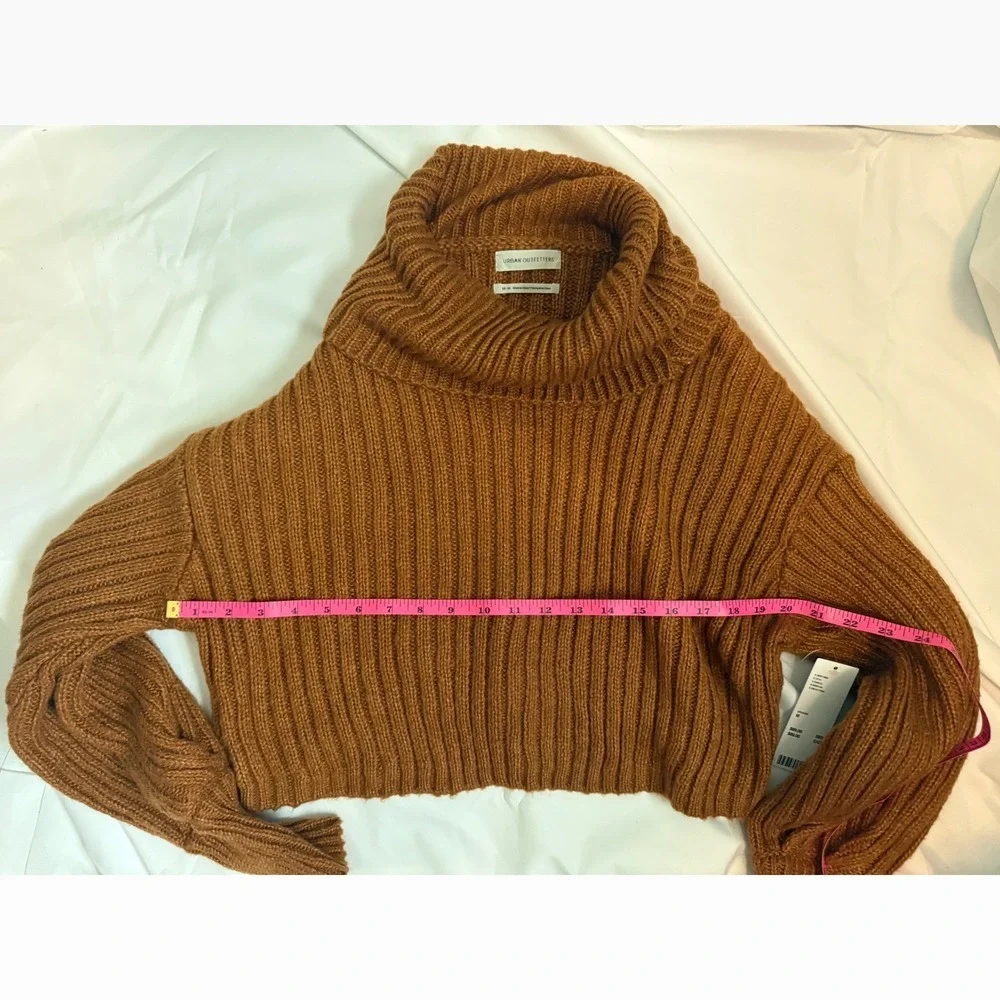 Urban Outfitters Rust Brown Ribbed Cropped Turtleneck Sweater M/L NEW‎